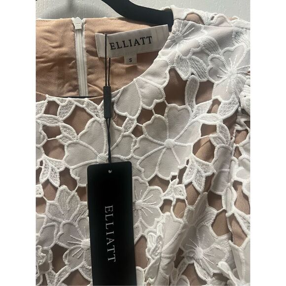 Elliatt White Floral Lace Dress - Picture 9 of 9